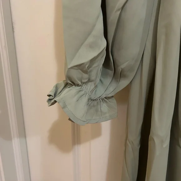 Elegant Green Long Sleeve Dress - Picture 6 of 11